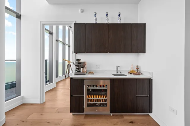 $4,195,000 | 211 North Harbor Drive, Unit 4602, Chicago, IL 60601