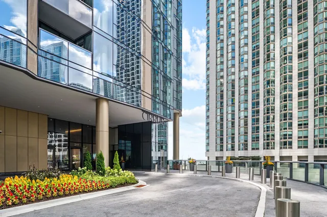 $4,195,000 | 211 North Harbor Drive, Unit 4602, Chicago, IL 60601