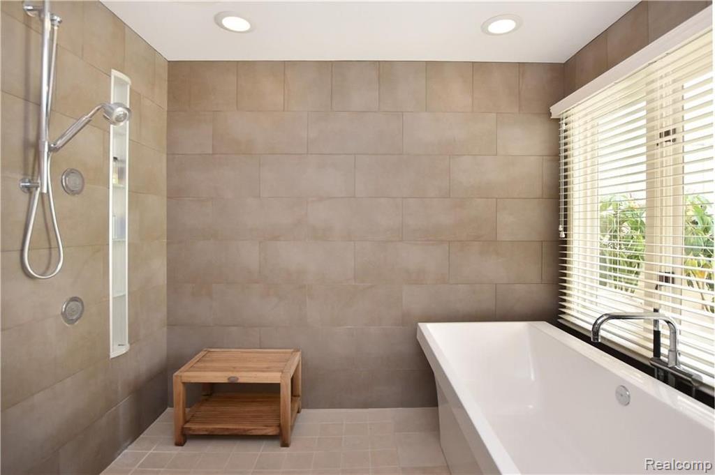 42 Vaughan-Ridge Road Bloomfield Hills, MI 48304 - Photo 13 of 22