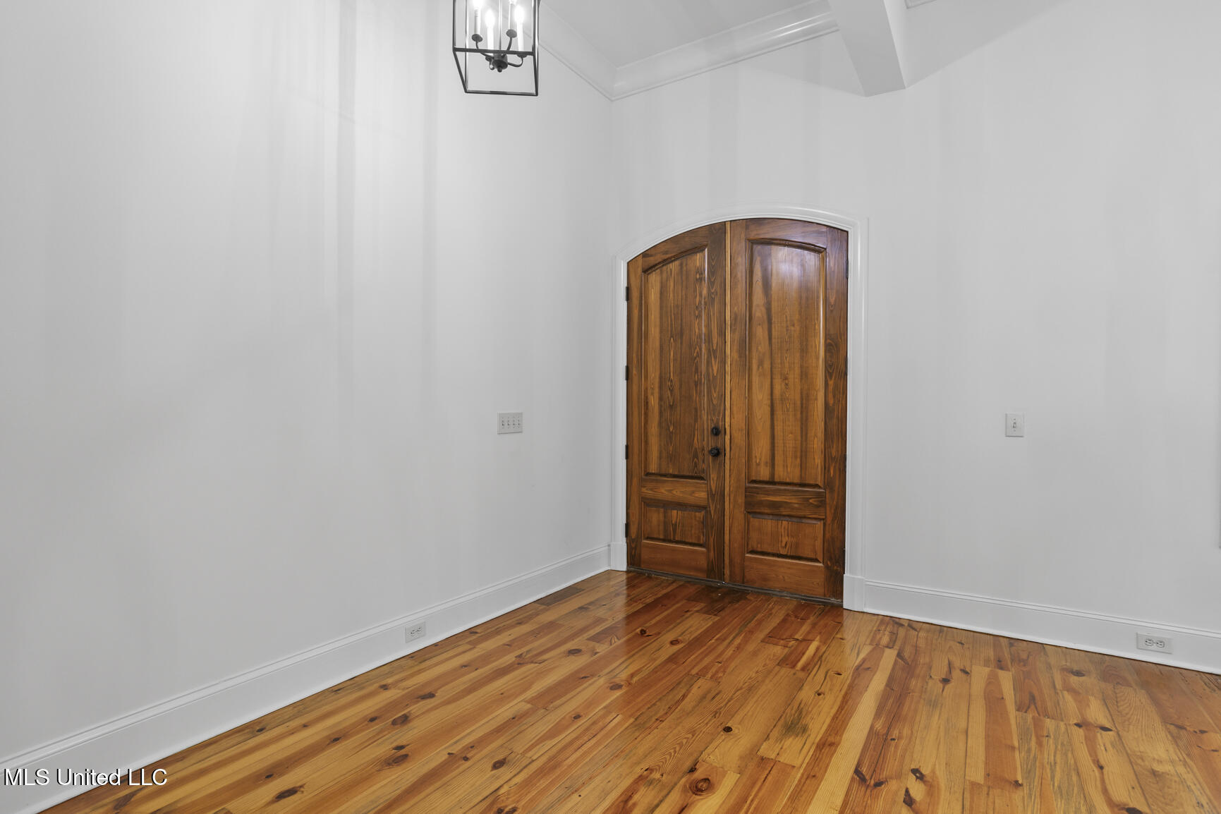 111 Camden Ridge Madison, MS 39110 - Photo 5 of 45 Foyer Entry! All new refinished floors!