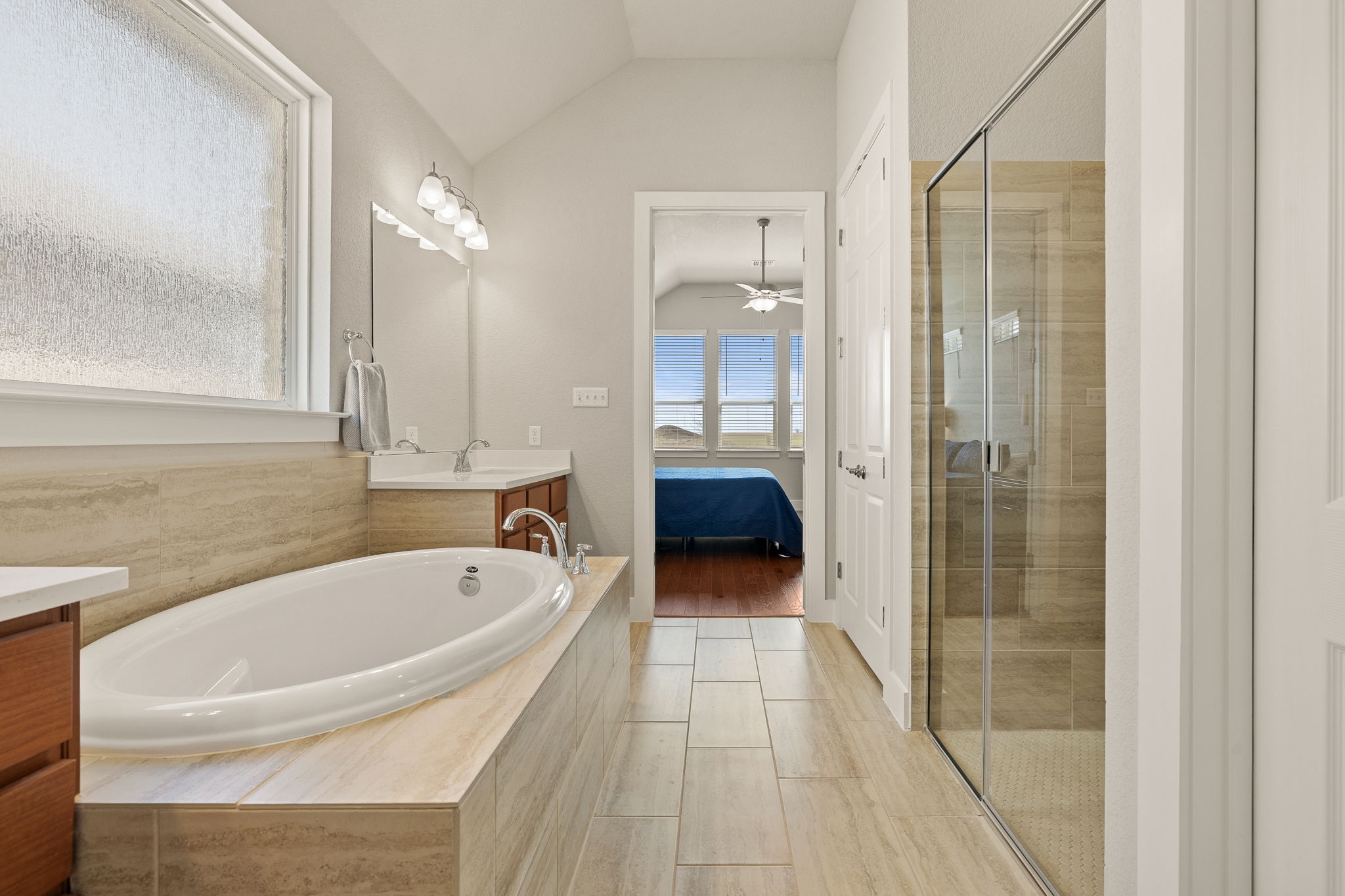 20409 Dustin Lane Pflugerville, TX 78660 - Photo 18 of 35 a bathroom with a bathtub and a shower