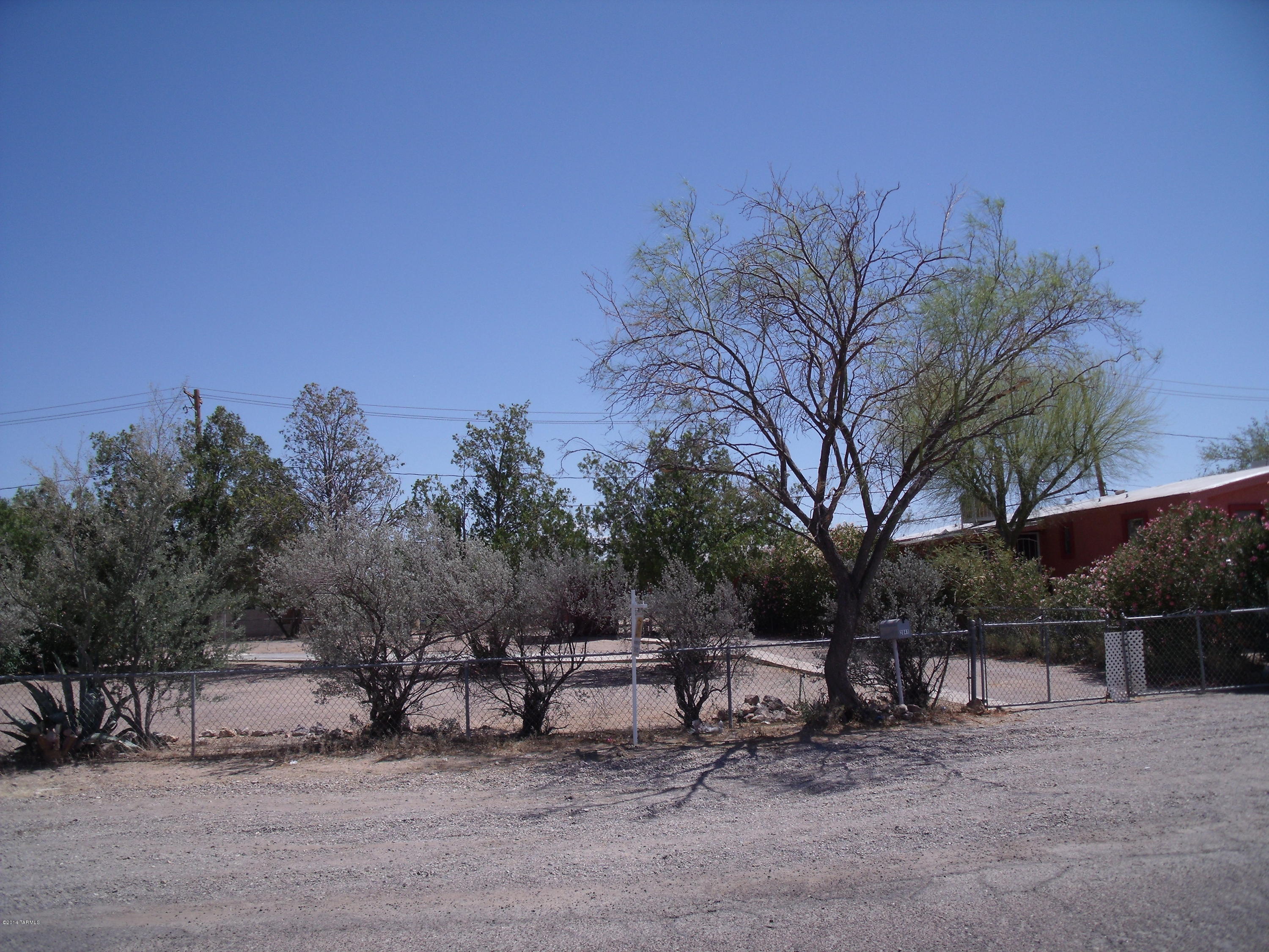 2841 West Quail Road Tucson, AZ 85746 - Photo 2 of 7 Front of property. Notice....Mature vegetation and fenced yard.