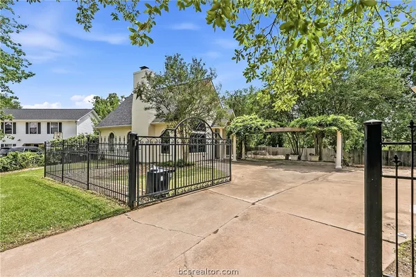 $629,900 | 2801 Briar Grove Circle, Bryan, TX 77802
