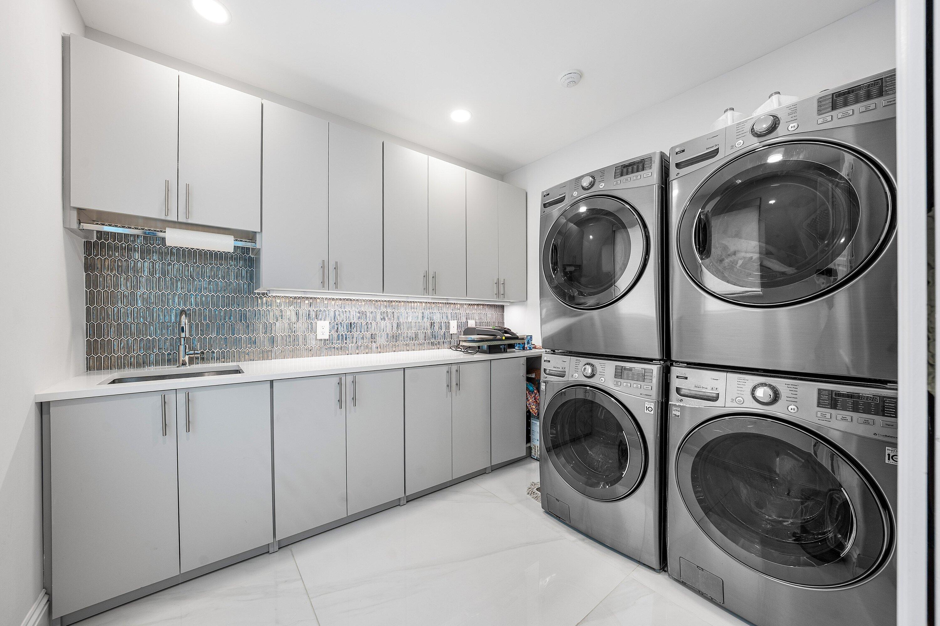 3633 Carlton Place Boca Raton, FL 33496 - Photo 52 of 99 a utility room with sink dryer and washer