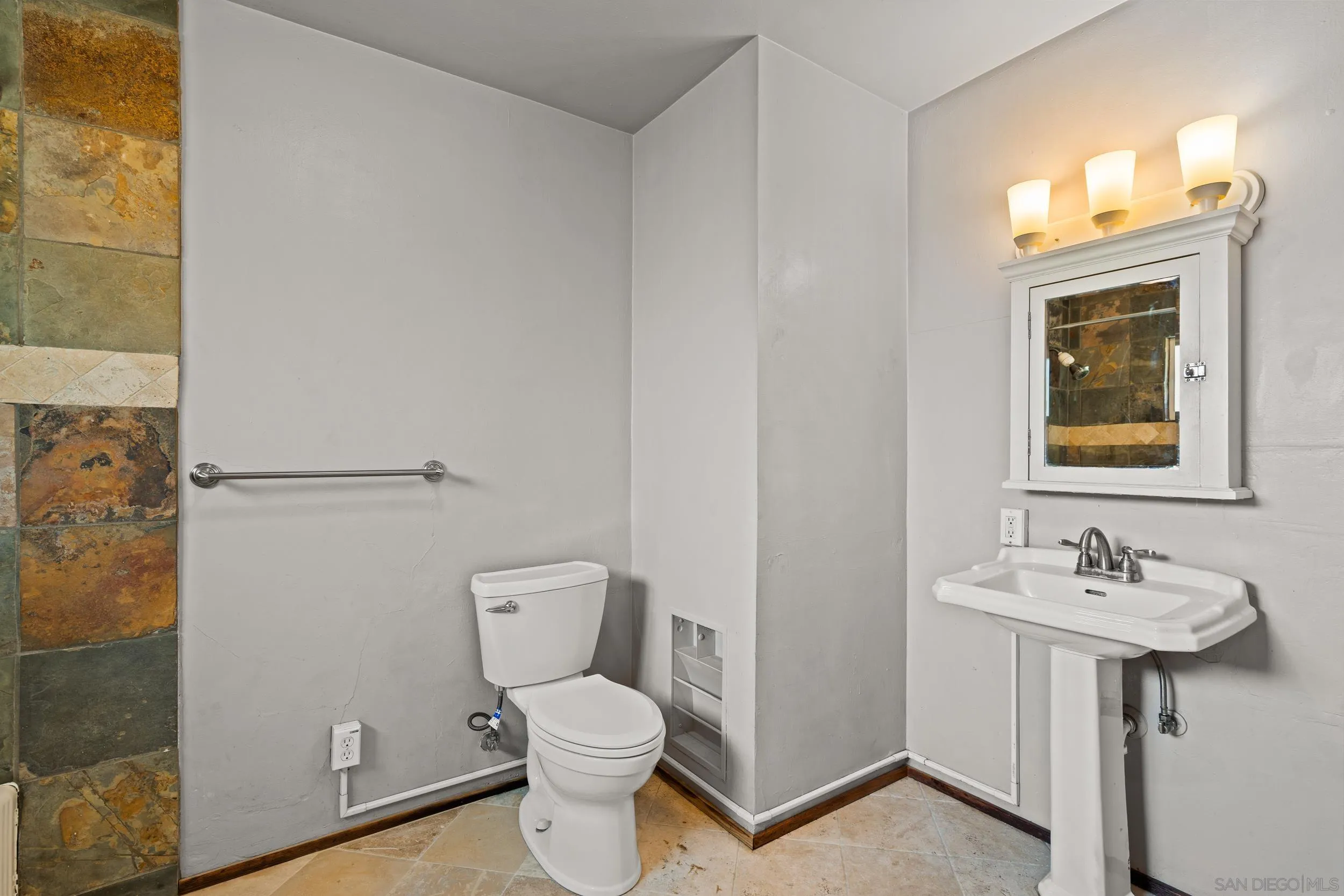 10143 Del Rio Road Spring Valley, CA 91977 - Photo 14 of 33 Gallery Image 14