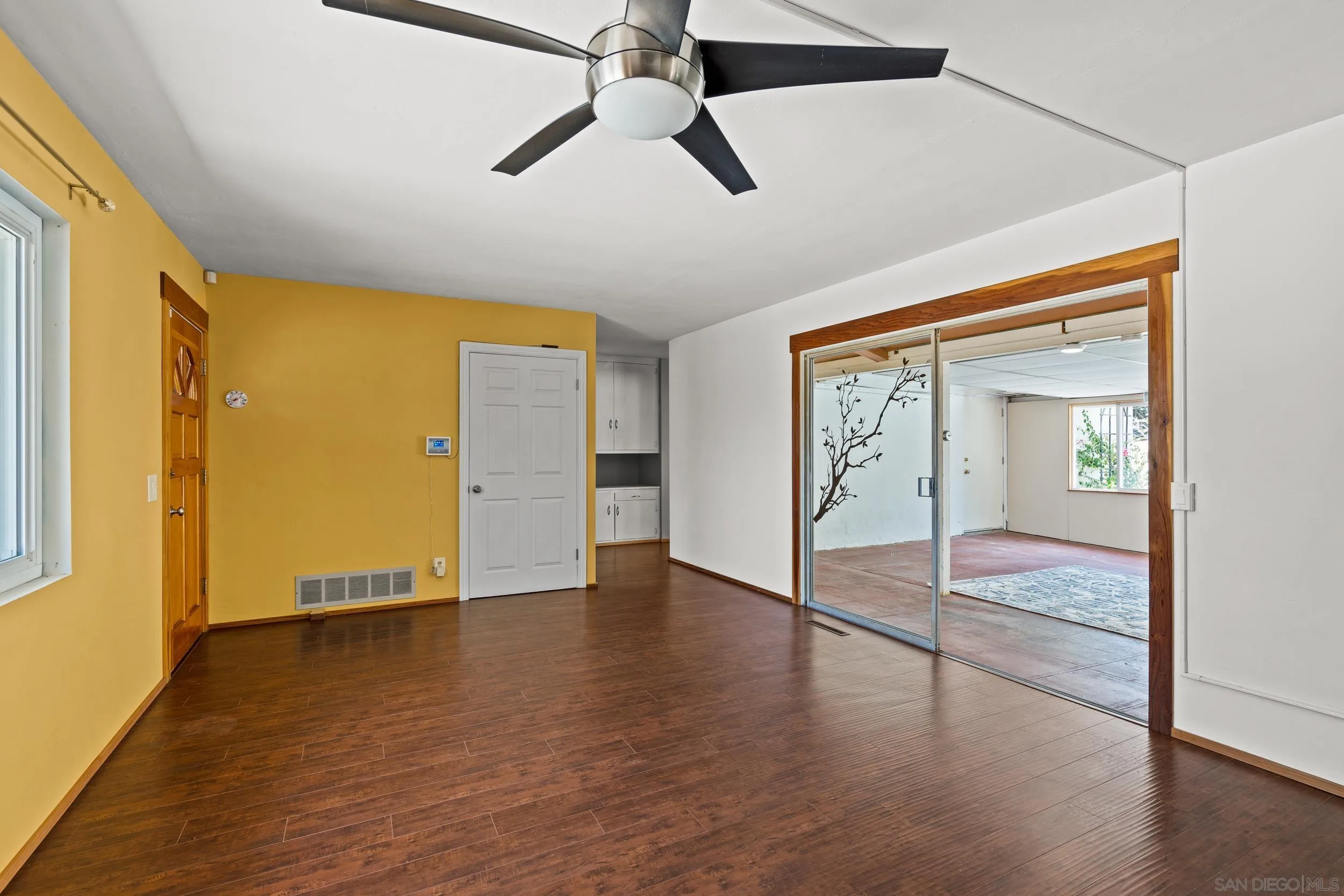 10143 Del Rio Road Spring Valley, CA 91977 - Photo 5 of 33 Gallery Image 5