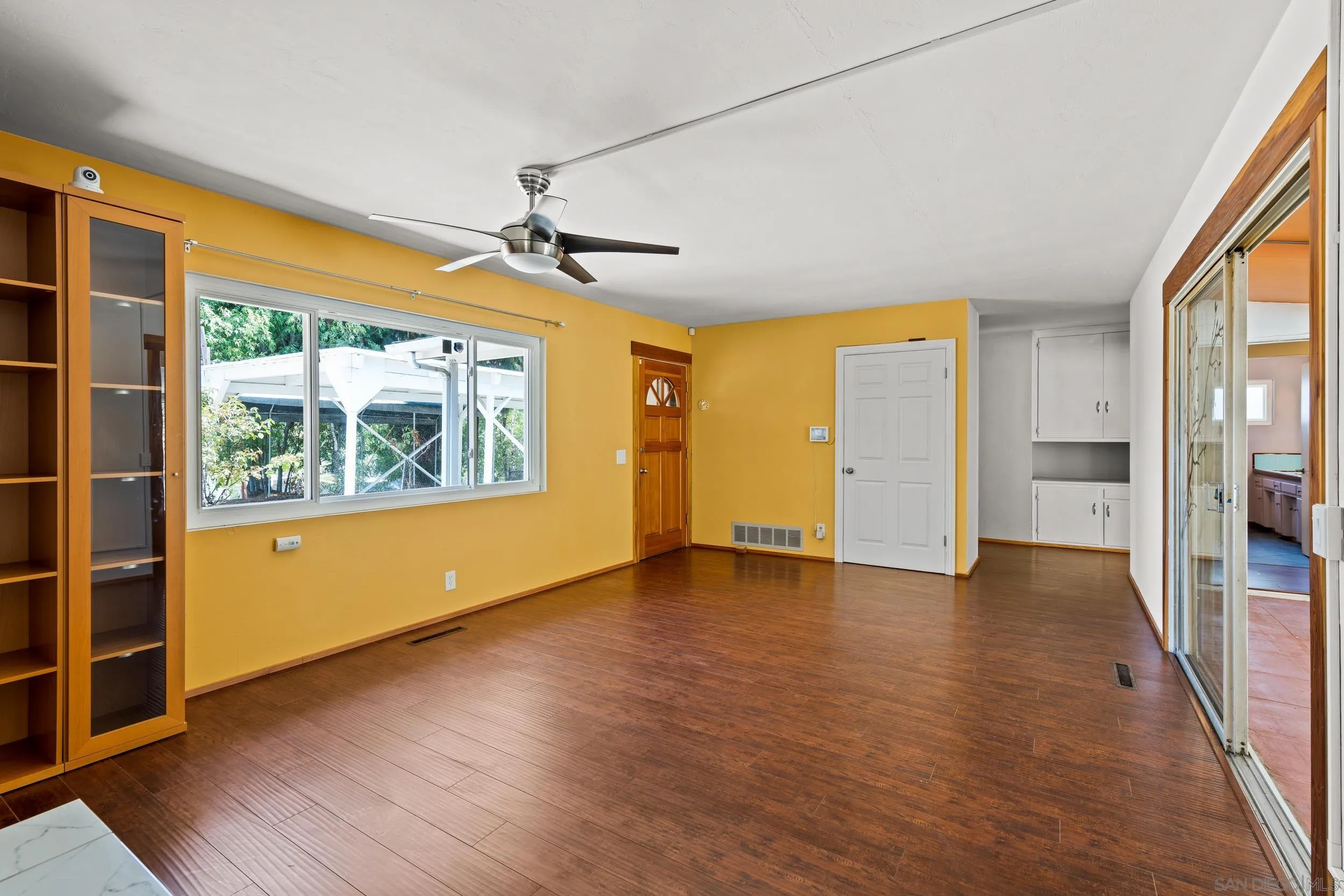 10143 Del Rio Road Spring Valley, CA 91977 - Photo 6 of 33 Gallery Image 6