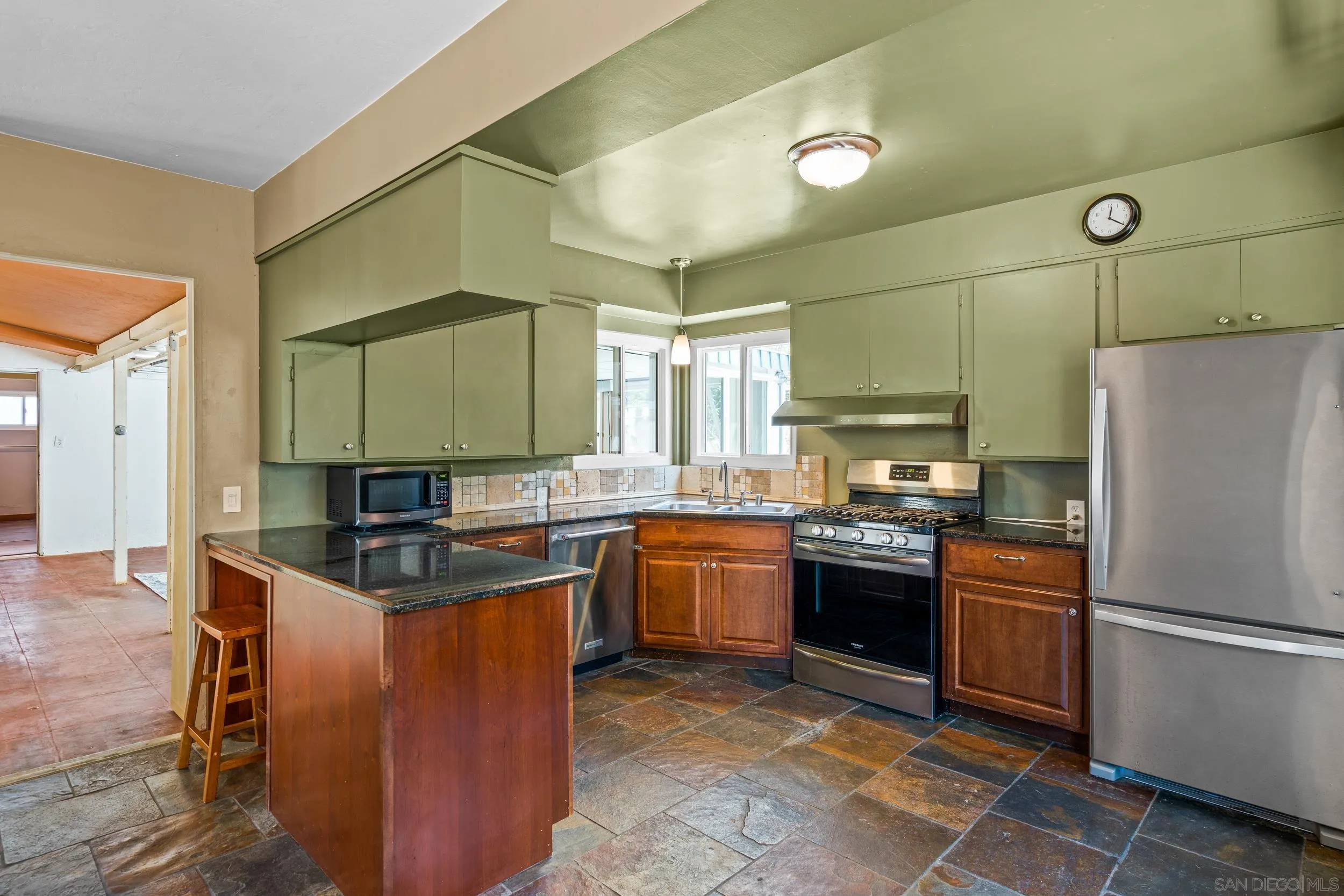10143 Del Rio Road Spring Valley, CA 91977 - Photo 8 of 33 Gallery Image 8
