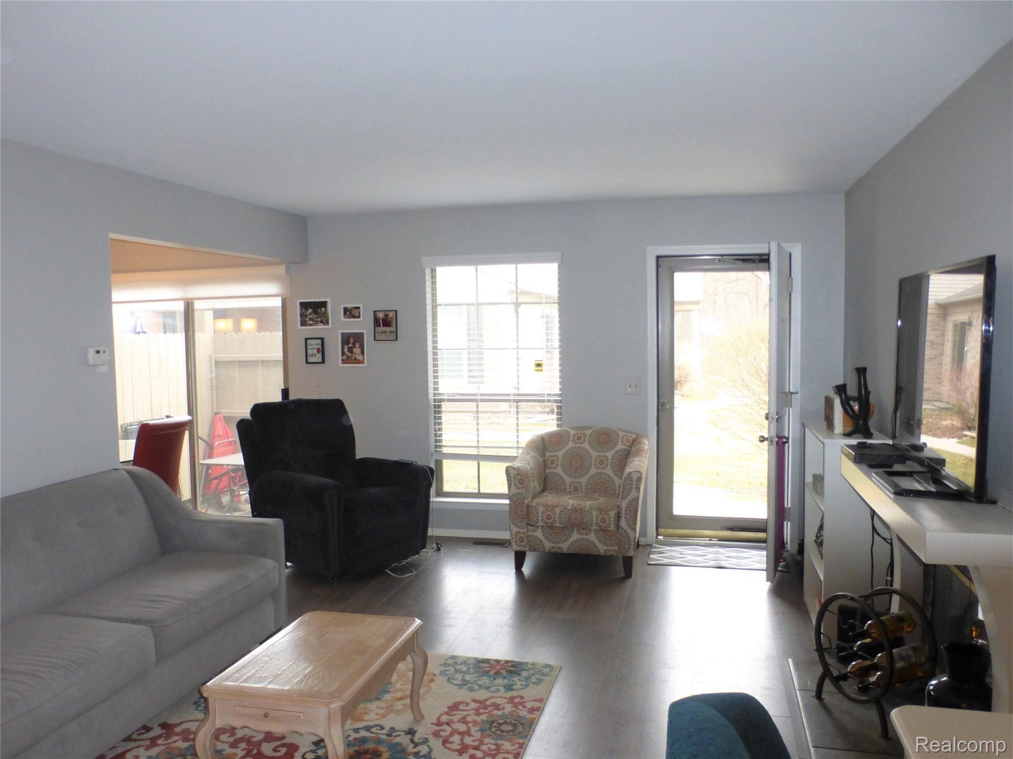 230 Pine Tree Ridge, Unit 3 Waterford, MI 48327 - Photo 3 of 34 Loaded with natural light