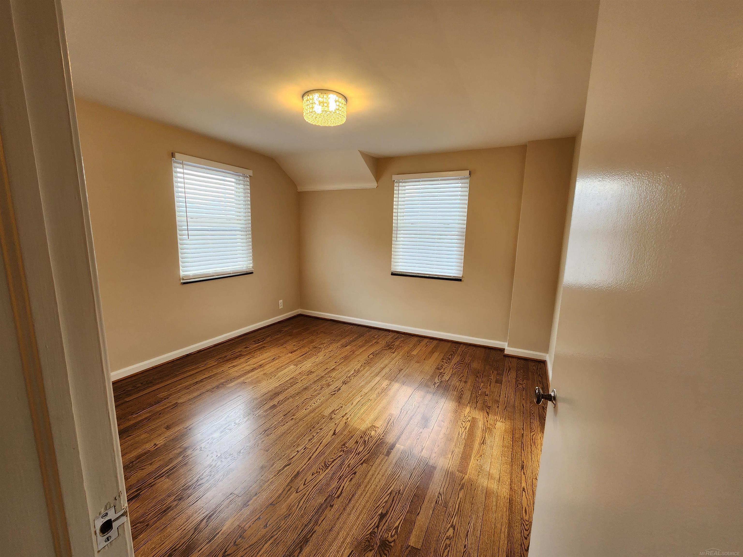 343 Rivard Boulevard Grosse Pointe, MI 48230 - Photo 17 of 31