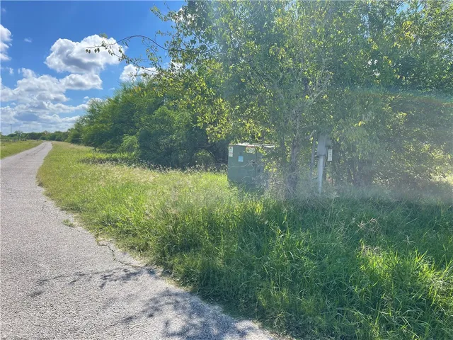 $125,000 | 1933 Paloma Drive, Sinton, TX 78387