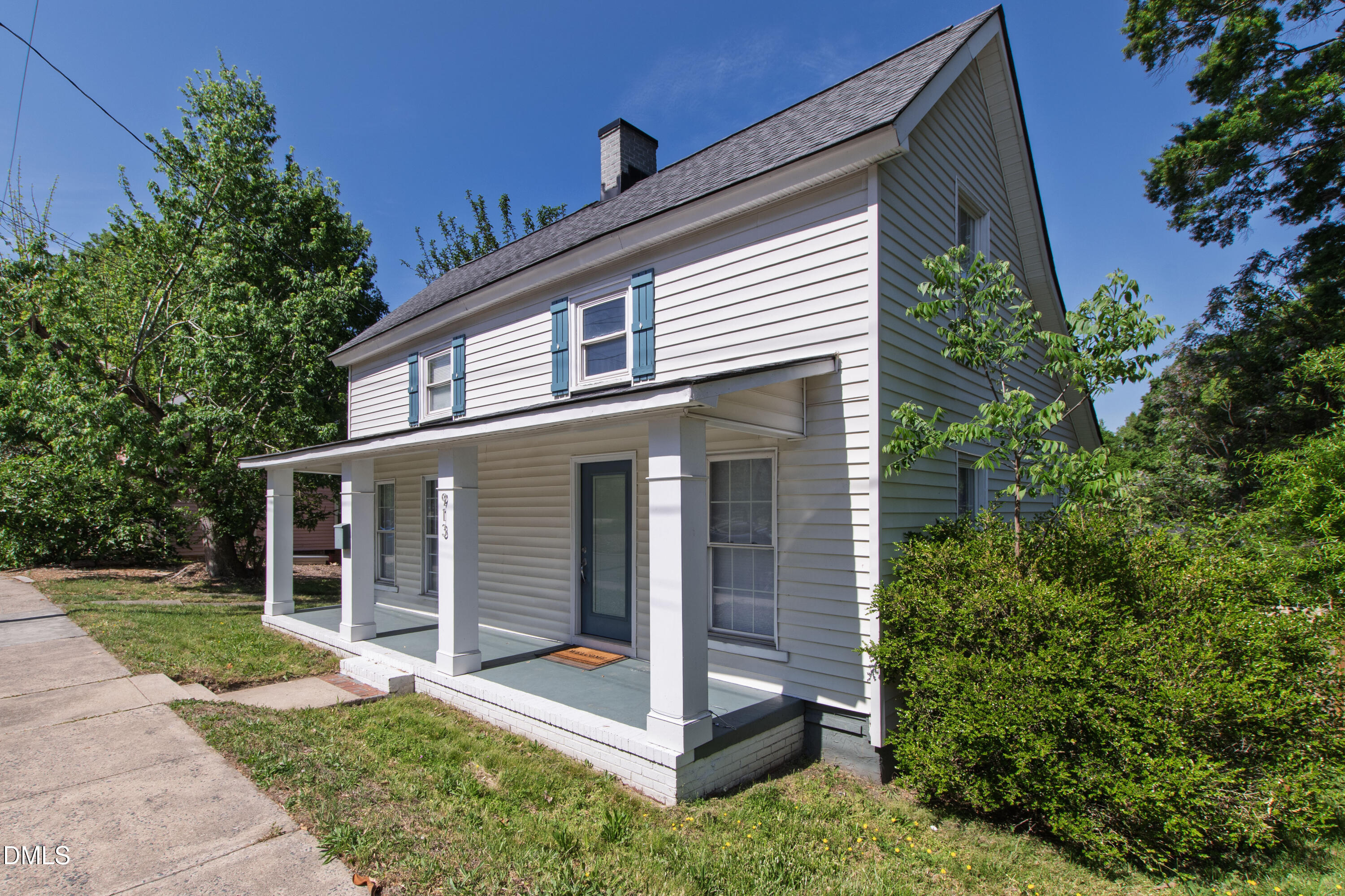 913 Washington Street Durham, NC 27701 - Photo 35 of 37 front view of a house with a yard