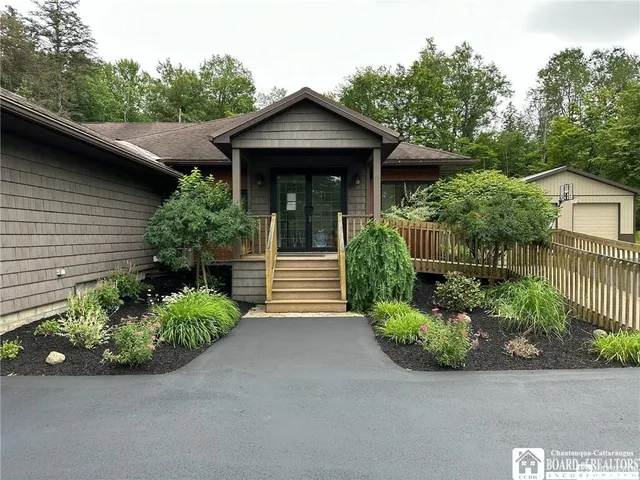 $739,000 | 70 East Fairmount Avenue, Busti, NY 14750