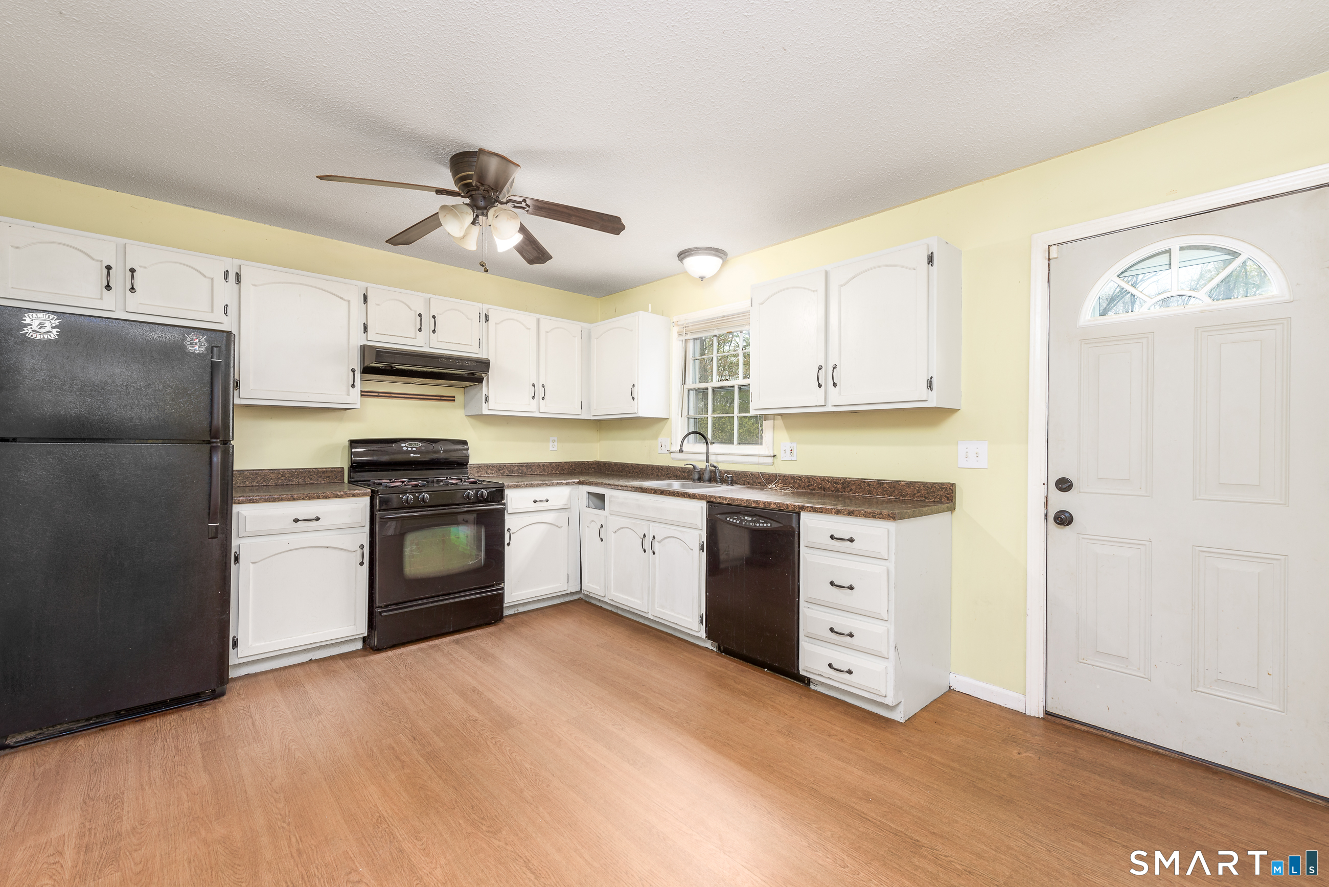 132 Skyridge Road, Unit 132 Bristol, CT 06010 - Photo 3 of 24