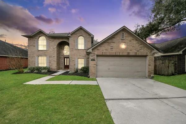 $2,550 | 1024 Glenview Drive, Pearland, TX 77581