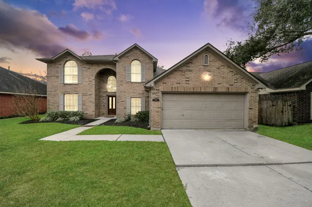 $2,650 | 1024 Glenview Drive, Pearland, TX 77581