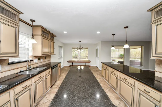 $2,650 | 1024 Glenview Drive, Pearland, TX 77581