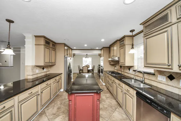 $2,550 | 1024 Glenview Drive, Pearland, TX 77581