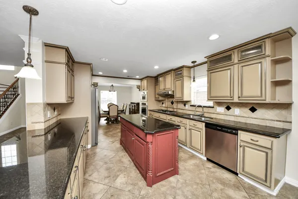 $2,550 | 1024 Glenview Drive, Pearland, TX 77581