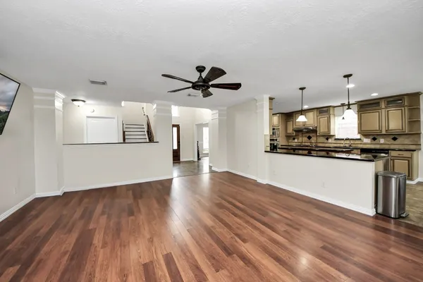 $2,450 | 1024 Glenview Drive, Pearland, TX 77581