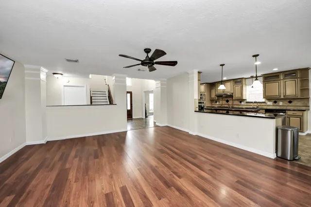 $2,650 | 1024 Glenview Drive, Pearland, TX 77581