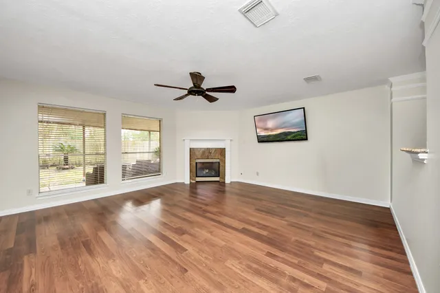 $2,650 | 1024 Glenview Drive, Pearland, TX 77581