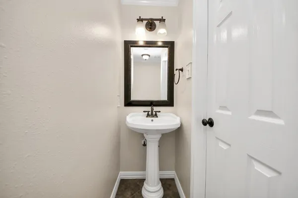 $2,450 | 1024 Glenview Drive, Pearland, TX 77581