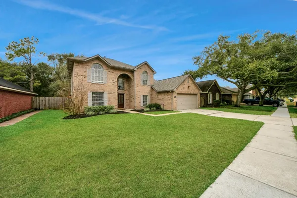 $2,450 | 1024 Glenview Drive, Pearland, TX 77581