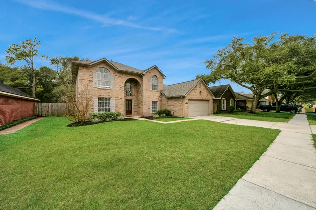 $2,650 | 1024 Glenview Drive, Pearland, TX 77581