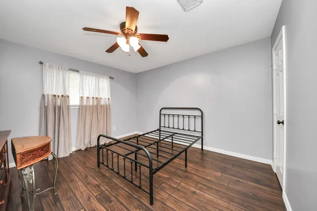 $2,650 | 1024 Glenview Drive, Pearland, TX 77581