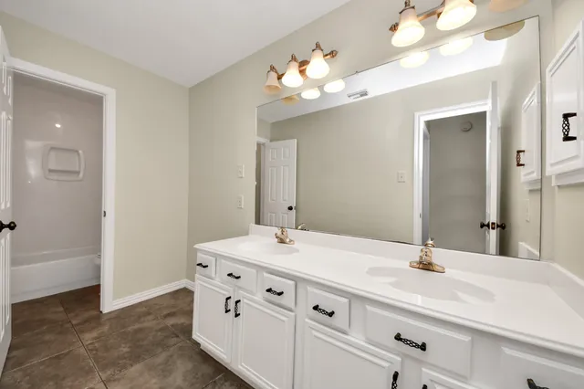 $2,650 | 1024 Glenview Drive, Pearland, TX 77581