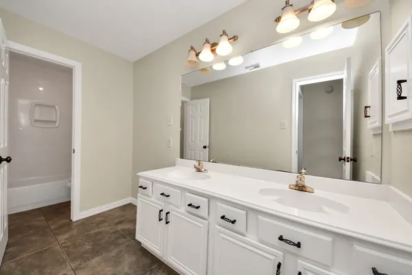 $2,450 | 1024 Glenview Drive, Pearland, TX 77581