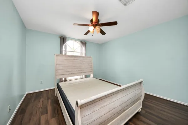 $2,450 | 1024 Glenview Drive, Pearland, TX 77581