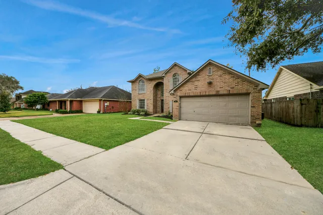 $2,650 | 1024 Glenview Drive, Pearland, TX 77581