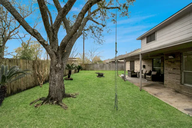 $2,650 | 1024 Glenview Drive, Pearland, TX 77581