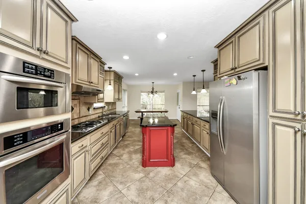 $2,450 | 1024 Glenview Drive, Pearland, TX 77581