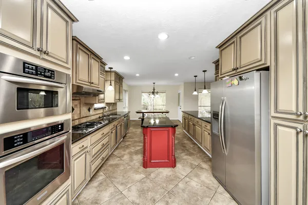 $2,550 | 1024 Glenview Drive, Pearland, TX 77581