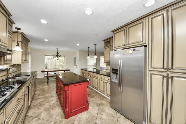 $2,650 | 1024 Glenview Drive, Pearland, TX 77581