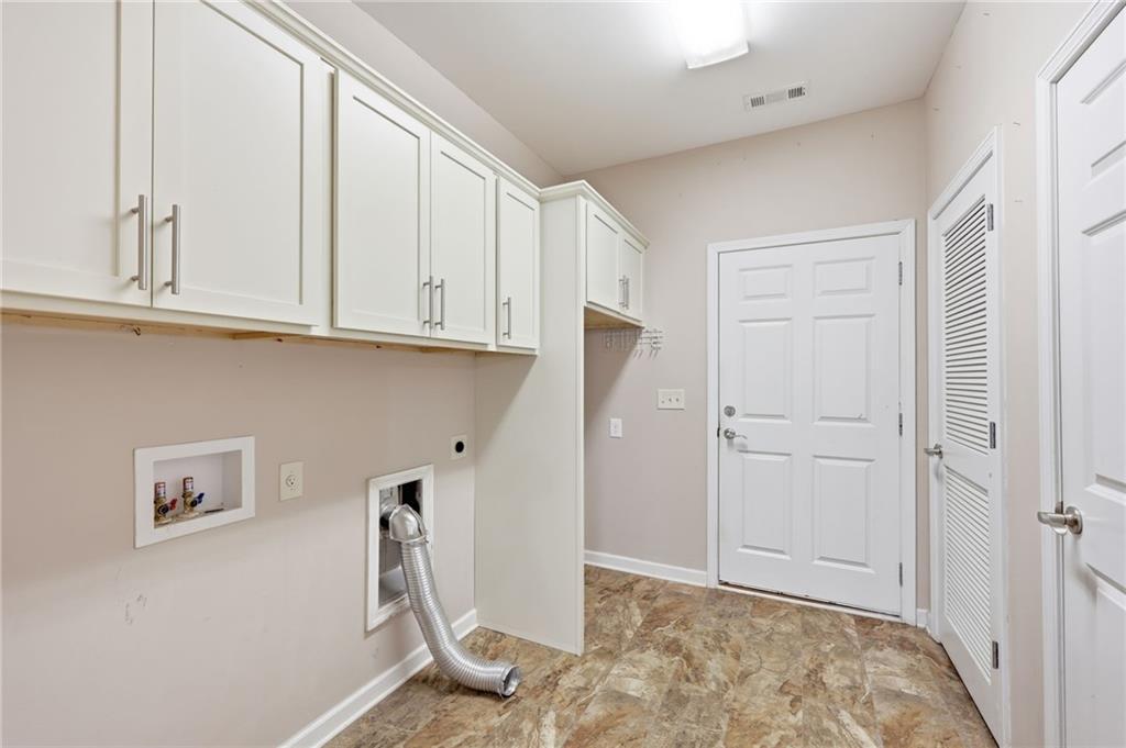 166 Senior Circle Northeast Gainesville, GA 30501 - Photo 15 of 32 a view of room with elevator
