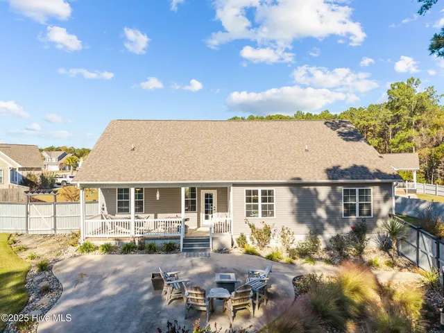 $375,000 | 506 Diamond Ridge Court, Hubert, NC 28539