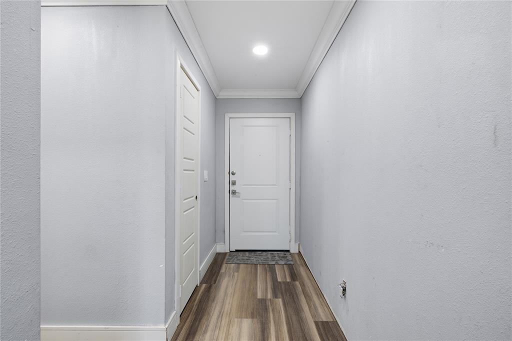 3156 Abbey Road Carrollton, TX 75007 - Photo 4 of 28 Gallery Image 4
