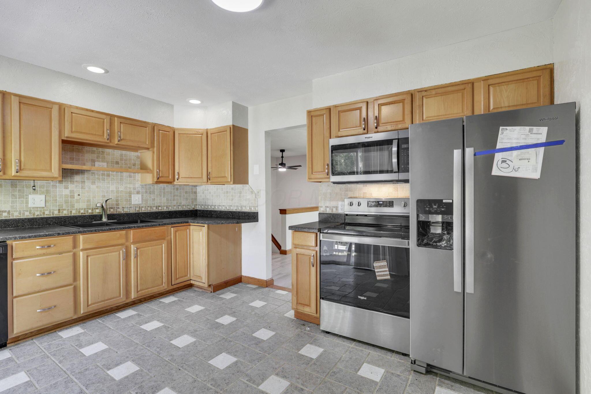1588 Fall Brook Road Columbus, OH 43223 - Photo 15 of 54