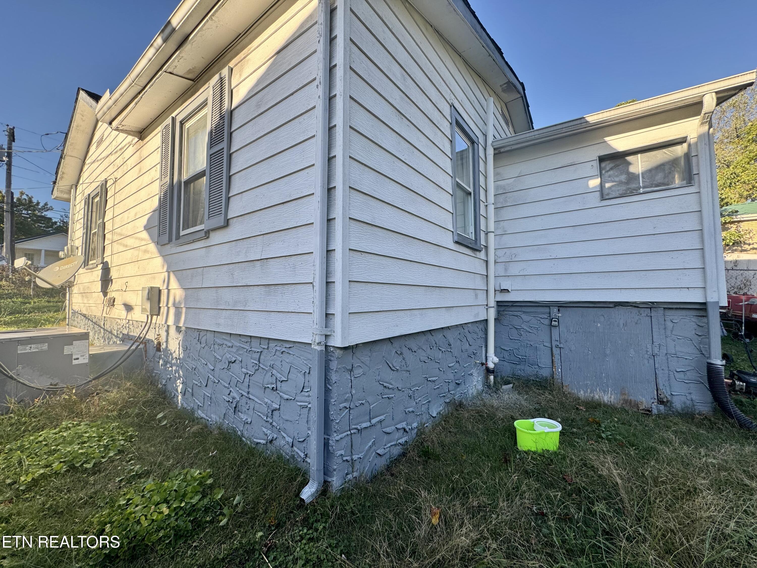 508 East Hemlock Street La Follette, TN 37766 - Photo 4 of 25 IMG_7161