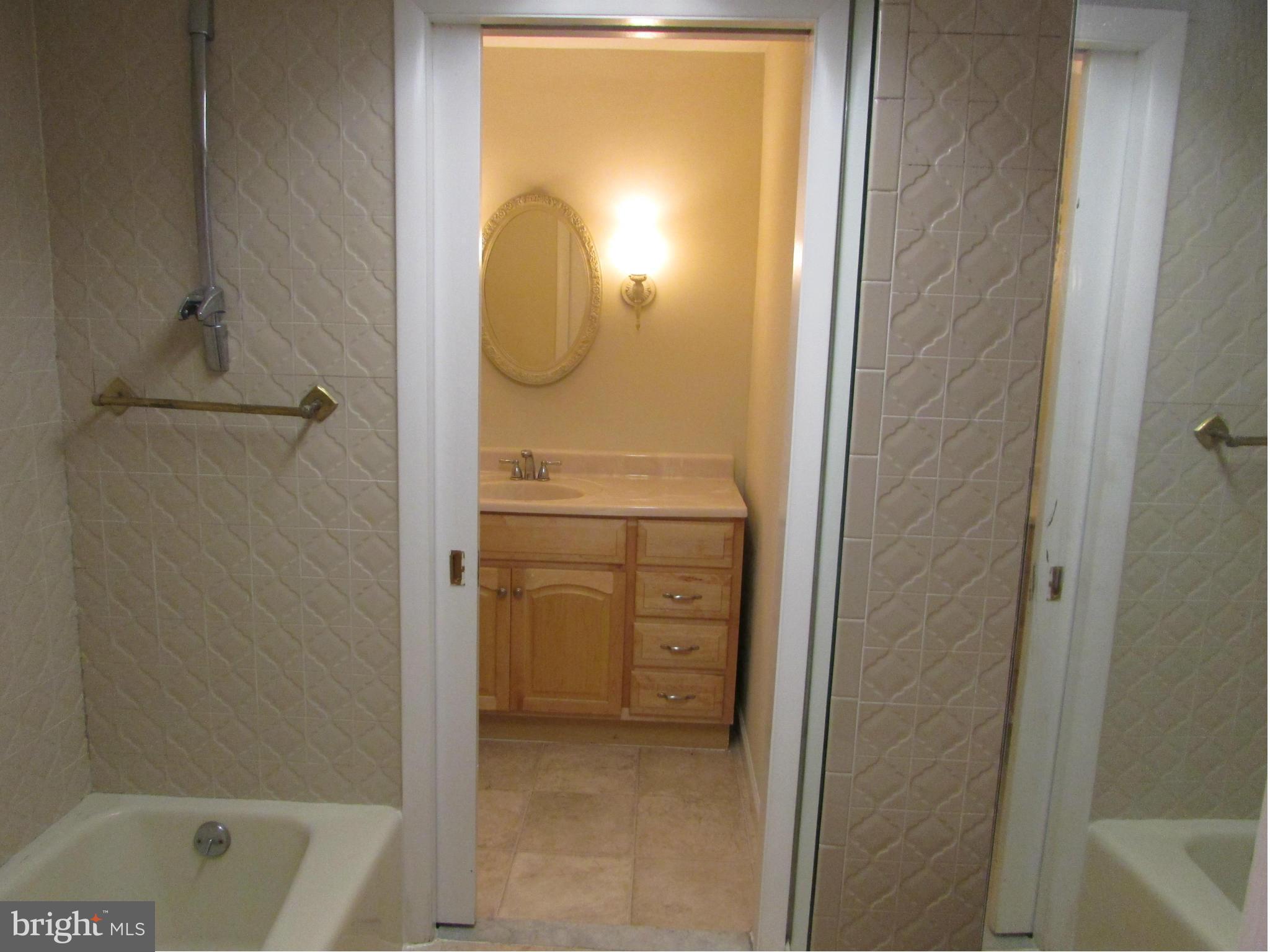 2301 Albert Rill Road Hampstead, MD 21074 - Photo 21 of 23 Jack and Jill bathroom