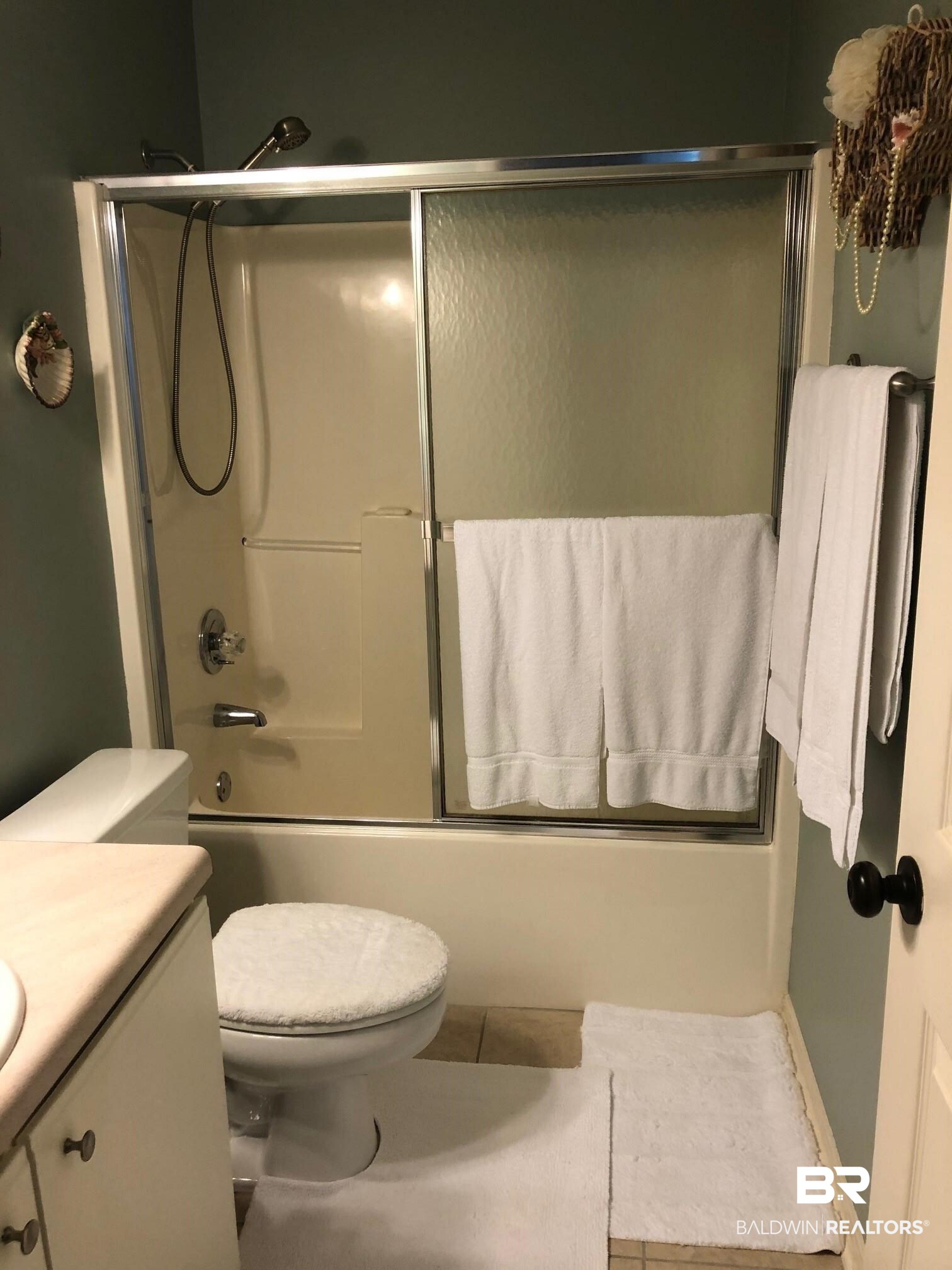 9474 Villas Drive Foley, AL 36535 - Photo 17 of 19 Guest Bathroom