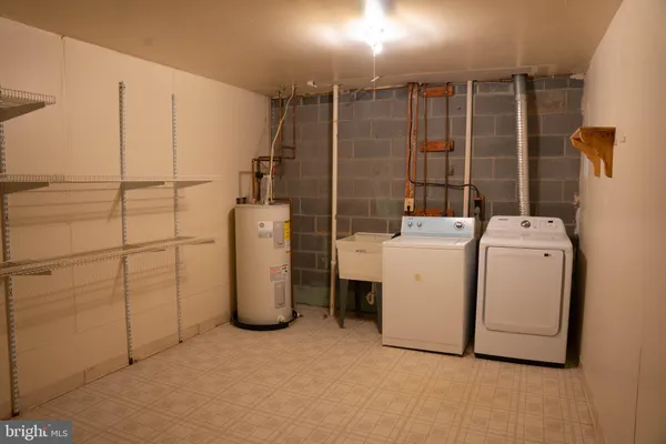 $2,850 | 8654 Venoy Court, Alexandria, VA 22309