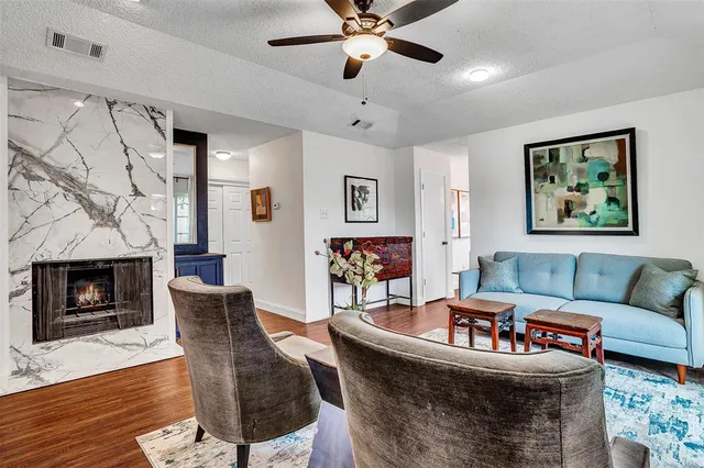 a view of a yard in front of a house