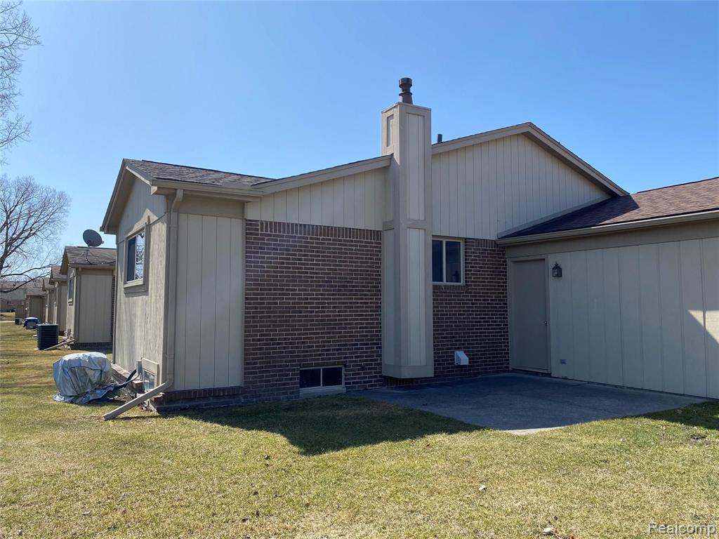 24242 Old Kent Road North Warren, MI 48091 - Photo 4 of 17