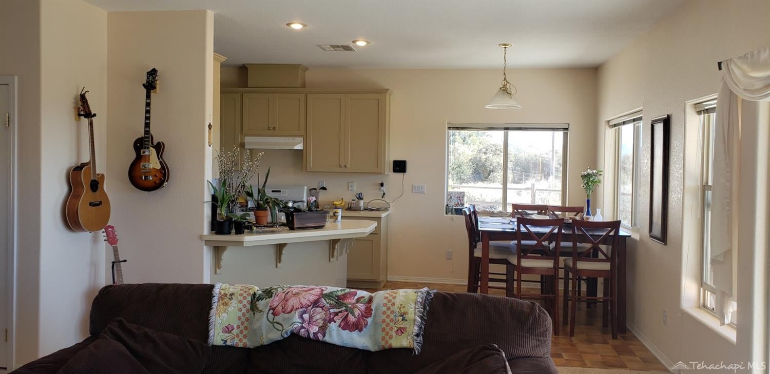 24941 Sunset Way Tehachapi, CA 93561 - Photo 9 of 57 Gallery Image 9