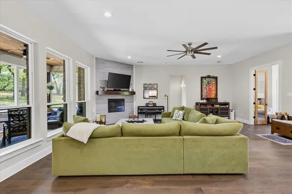 $649,000 | 233 Hide-A-Away Drive, Mabank, TX 75156